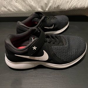 Nike Revolution 4 FlyEase Women’s Running Shoe